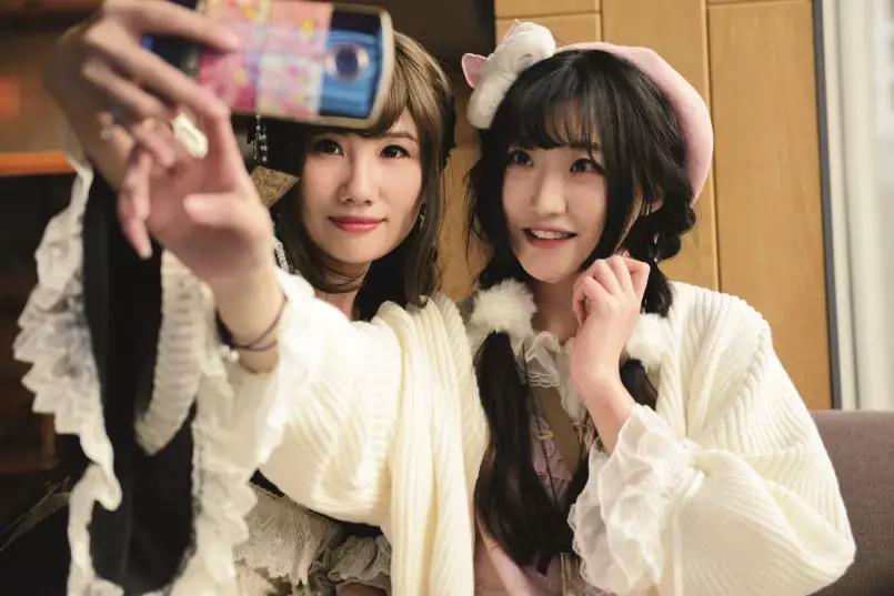 “中毒”的年轻人乐在其中？3年花上百万买盲盒