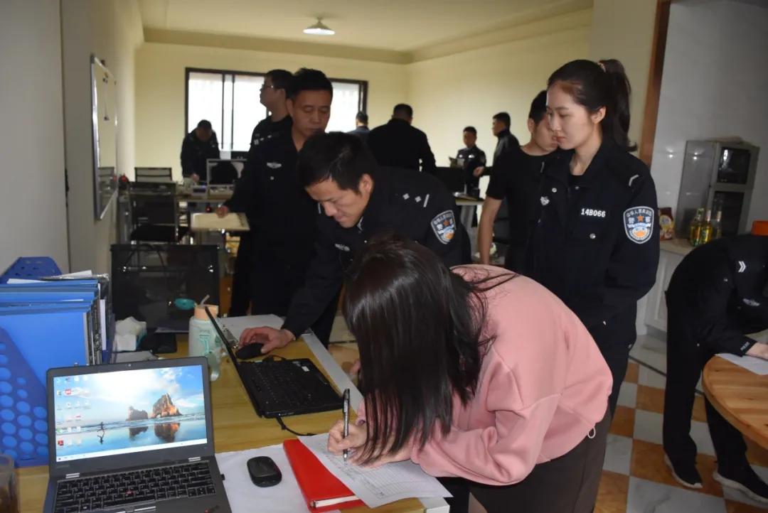 我为警旗添光彩,我为群众办实事安保