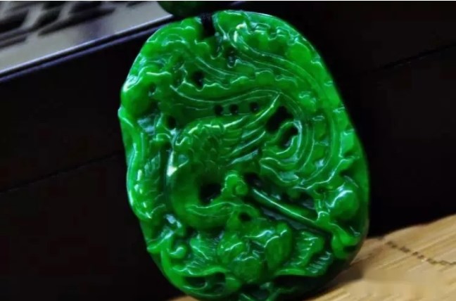 腾冲翡翠干青老料,翡翠干青金蟾摆件