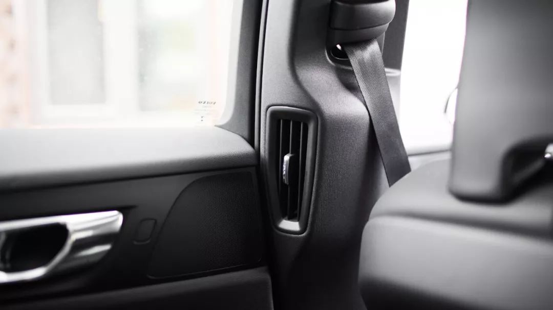 沃尔沃旅行车v60和v90碰撞测试,沃尔沃旅行车v6017年二手车价格