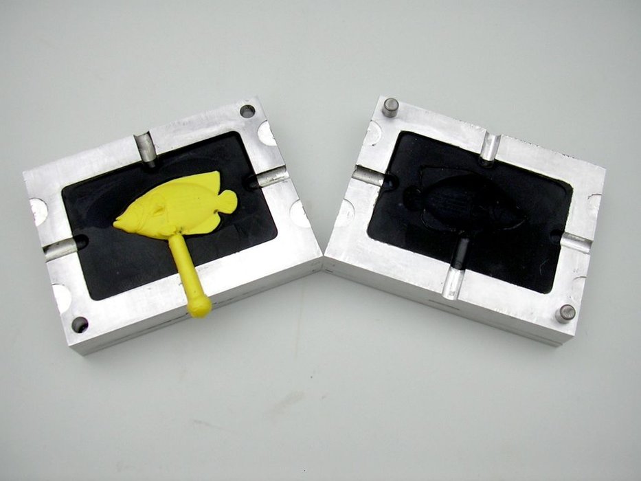 铝注塑成型如何防漏水,注塑模具和铸铝模具有什么区别