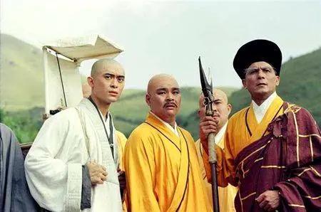 他本是主角第一，却被金庸削弱，结果连黄蓉都打不过，书里有暗示