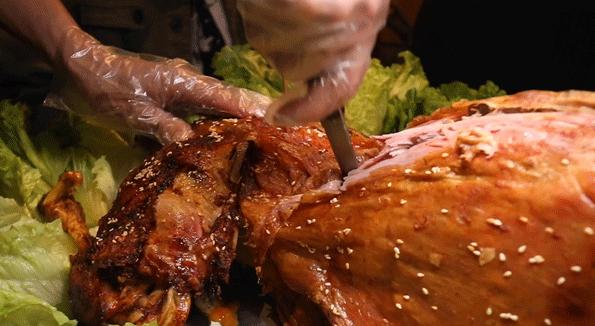 木屋烧烤夏季也有烤全羊吗,木屋烧烤的烤全羊