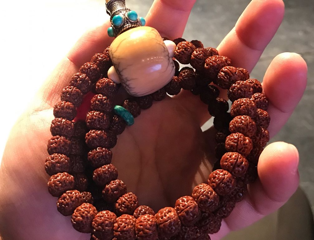 金刚菩提盘黑了怎么办,金刚菩提手串盘黑了如何补救