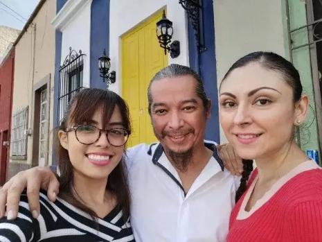 墨西哥富豪太会玩,夫妻俩生活嫌无趣,找18岁美女凑够“斗地主”