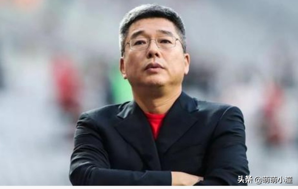 一篇关于男足跑不过清华男的微小说《消费男足》