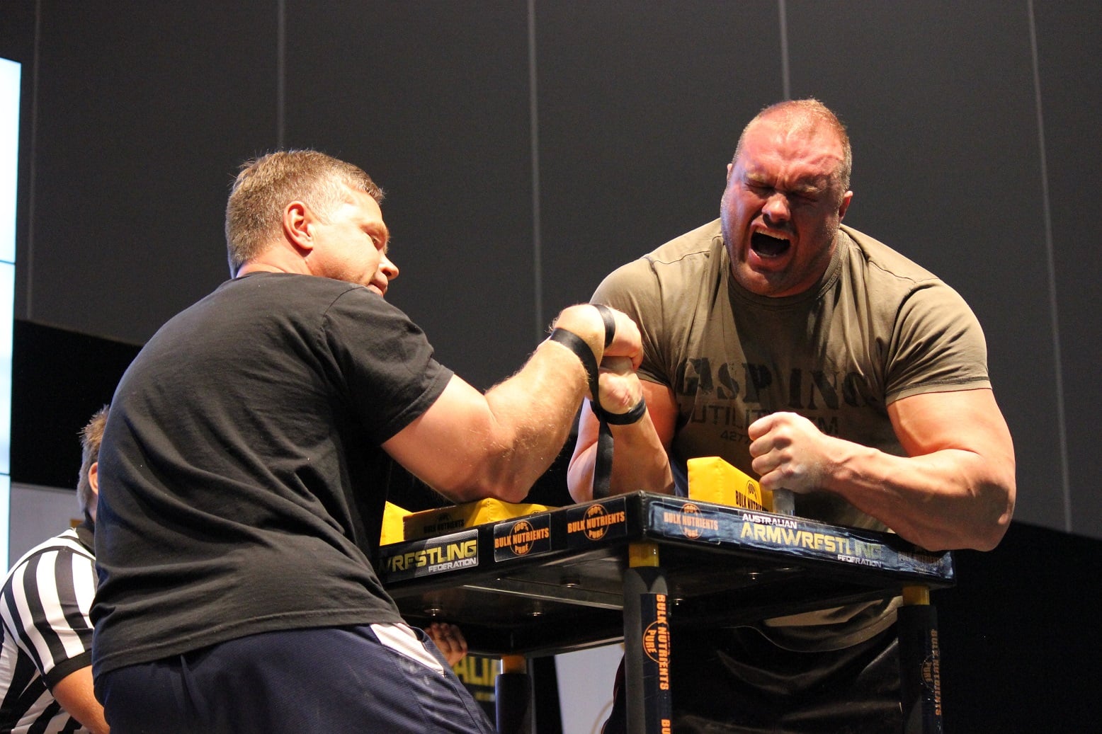 世界腕力大赛冠军老约翰,腕力之神约翰手腕多粗