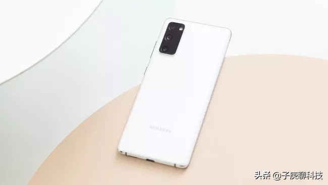 三星发布S20FE粉丝版，120Hz屏刷新率直屏版，价格低