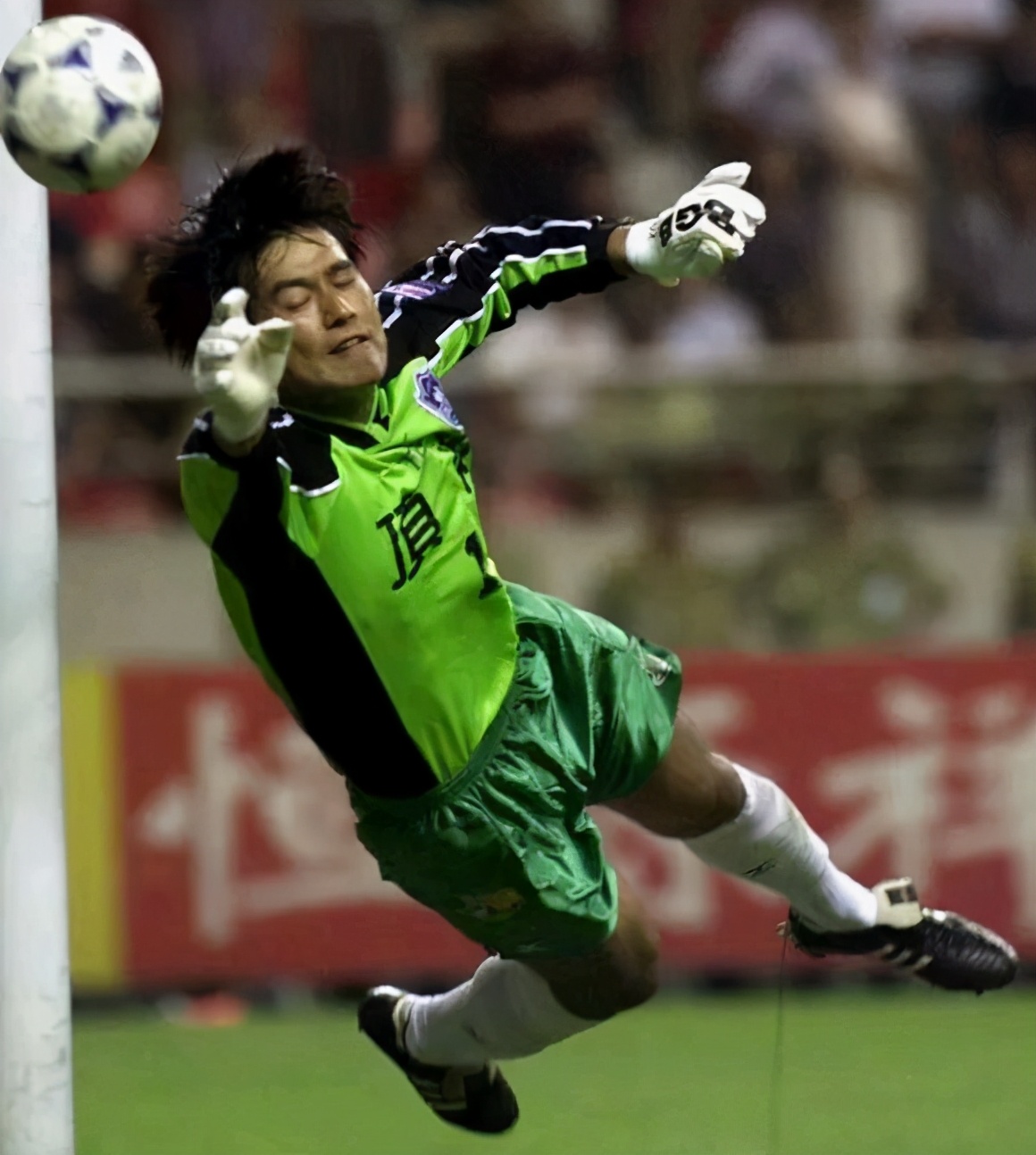 陈威颜骏凌上港,上港门将进球