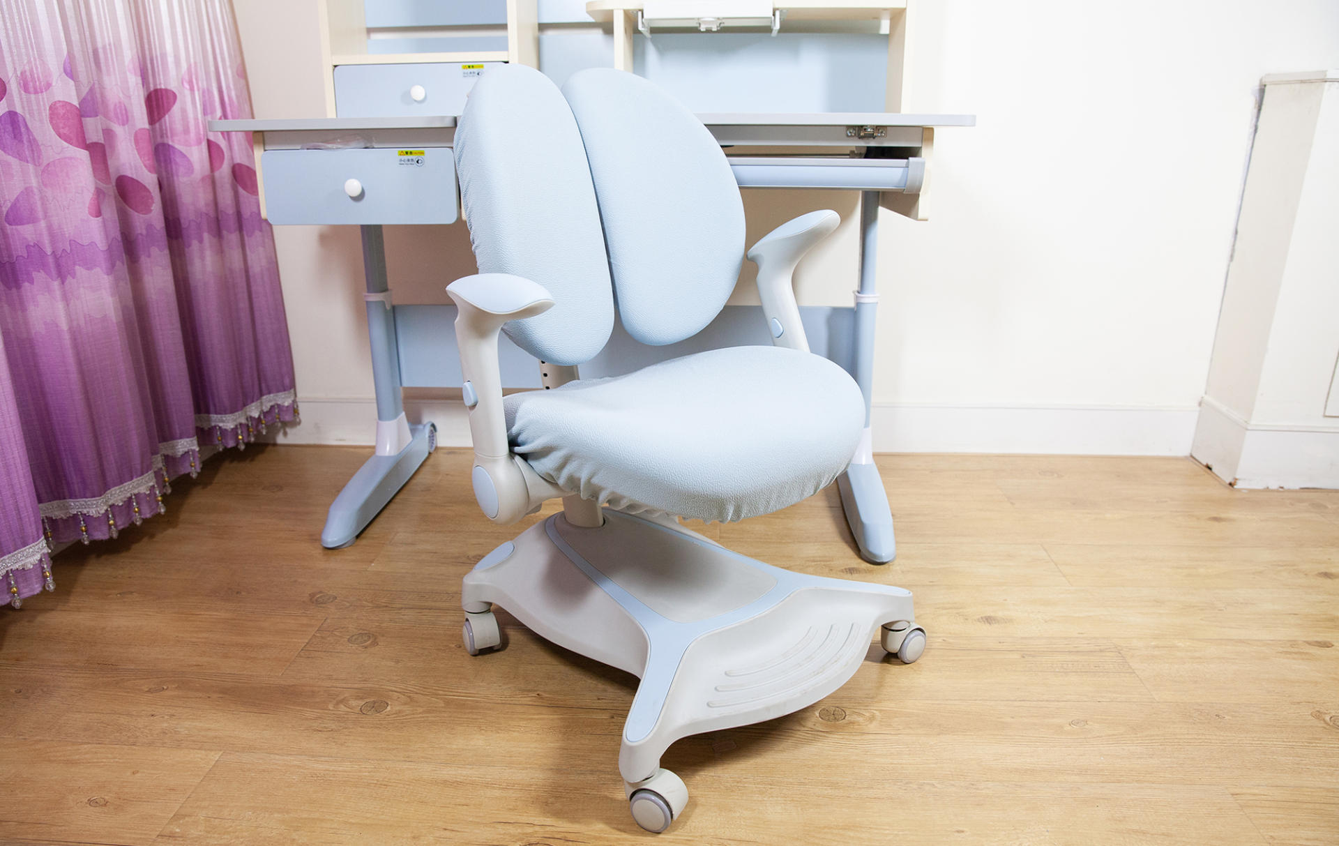 科贝森儿童学习桌和爱果乐,怎么买便宜又好用的儿童学习桌