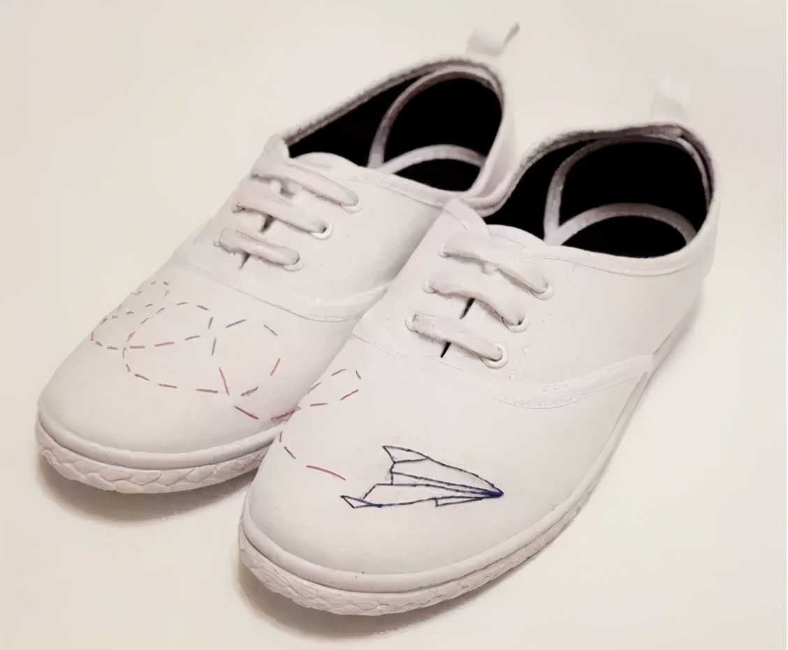 穿腻了小白鞋可以这样来改造,教你把小白鞋变潮流