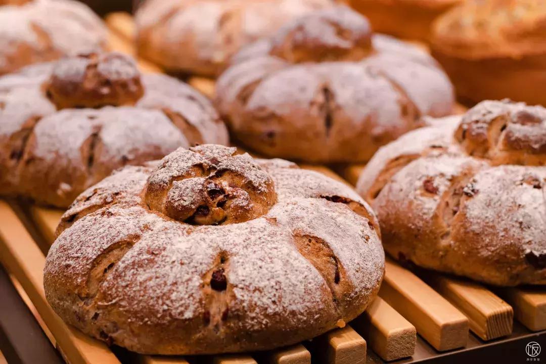 啧啧啧~都是面包，原麦山丘你又搞特殊！