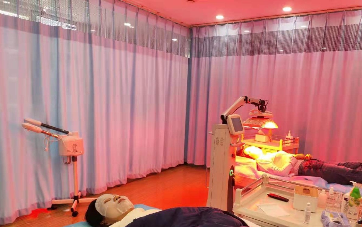 逆光疹是过敏性皮炎的一种吗,皮肤科医生专家谈荨麻疹