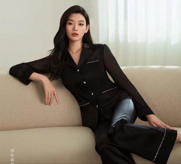 奚梦瑶代言的真丝家居服,silkymiracle成都专柜