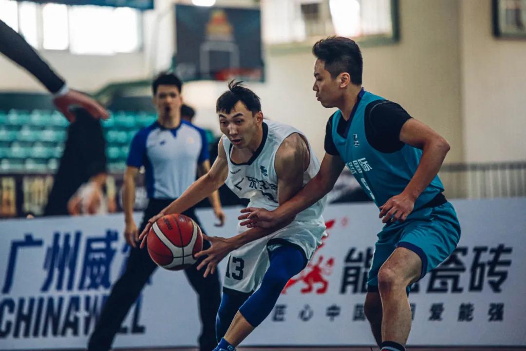 扎根佛山12年！两夺全国冠军！他们的篮球世界，没有声音