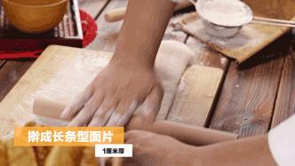 金灿灿的油条,金灿灿的油条一口一个爽爆了