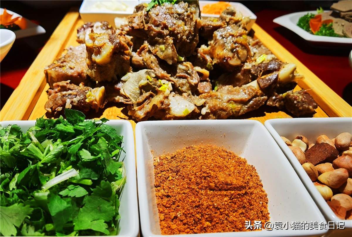 蒙古族大叔曾是全运冠军,带580只羊来西安,肥美鲜香,咋样?