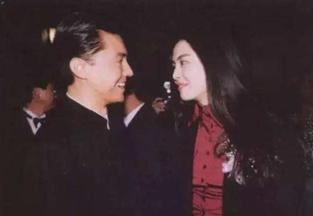 用美貌征服好莱坞的“孤儿”尊龙，晚景凄凉，也被“美国妈”召唤