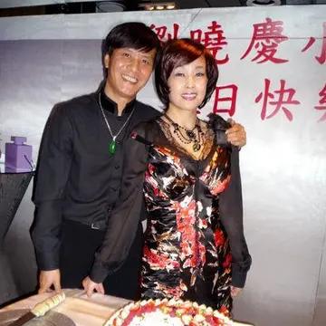 刘晓庆曾经历过4段婚姻,60岁刘晓庆与前夫相拥而泣