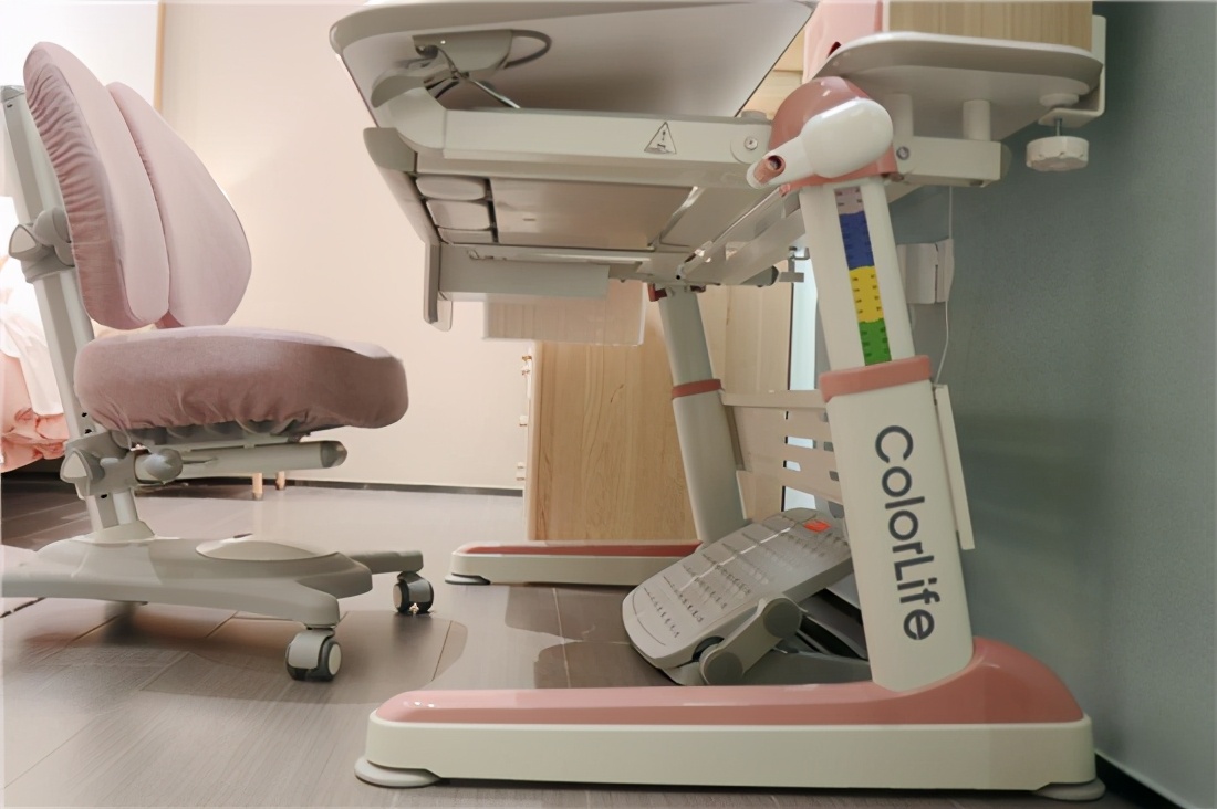 奋进星功能学习桌椅：为孩子的身体健康保驾护航