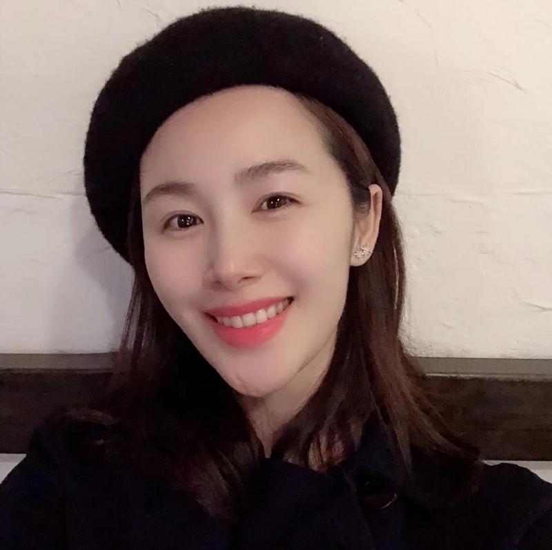 李呈媛人生大事,鄢颇与妻子李呈媛的全家福