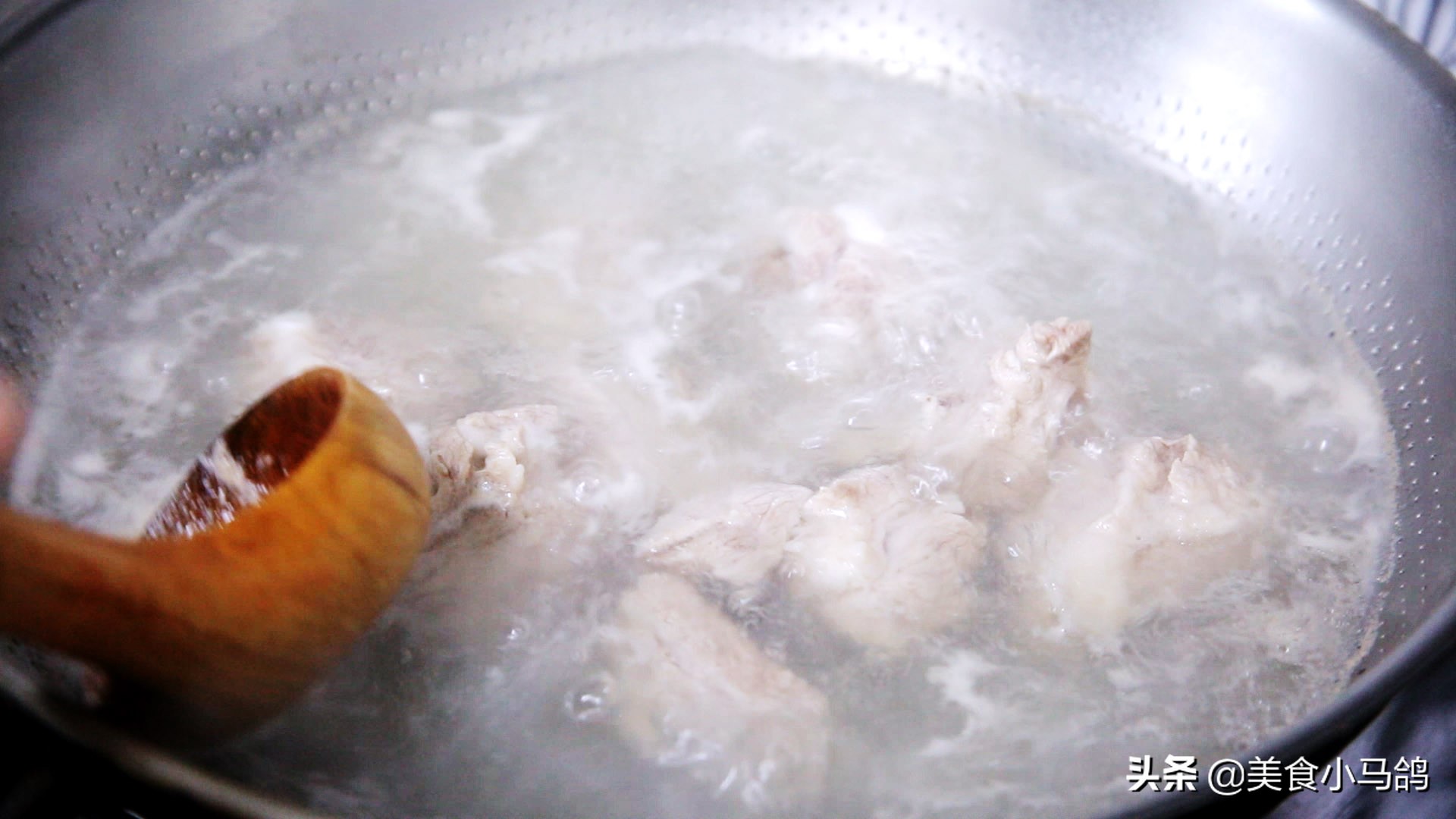 糖醋排骨如何烧出汁,糖醋排骨怎么熬制脱骨