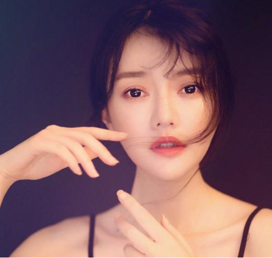 《那闺女》欣然不仅是作家还演过《丑女无敌》！但旧照完全认不出