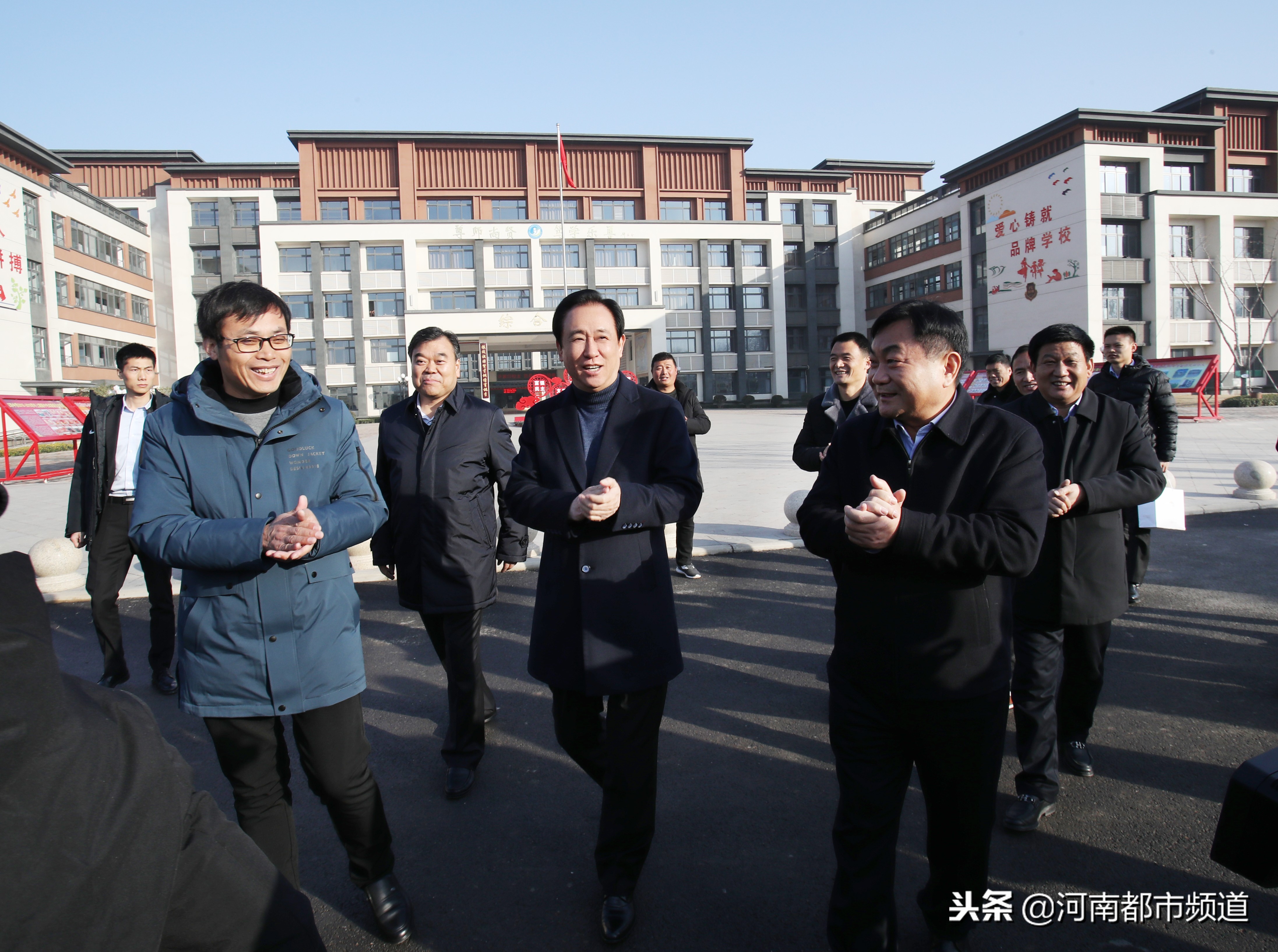 许家印阔别20年再回乡,许家印回故乡完整视频