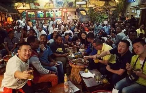 中国人在非洲打工有多吃香，工资真的是国内的几倍吗