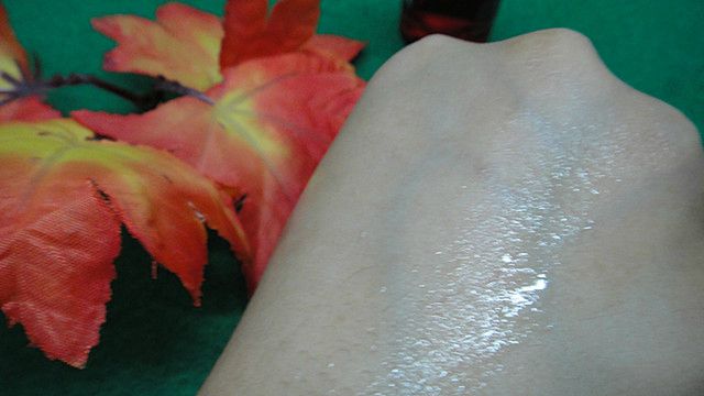 羽西灵芝提亮保湿,羽西灵芝生机焕活调理液橘红色