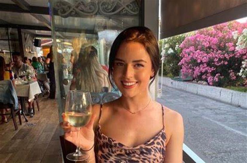 英国26岁女子洗澡时被邻居“目睹一切”，为避免尴尬邻居写信通知