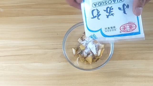 一招搞定蟑螂的方法,遇见蟑螂不要用脚踩它一招解决