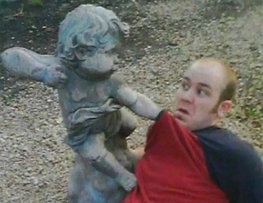 各种搞笑雕塑图片,爆笑的恶搞雕像图片