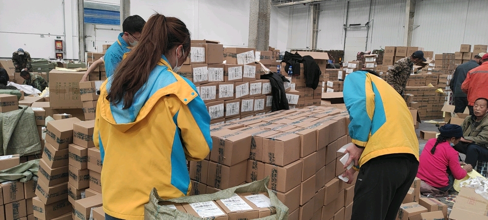 快手直播带货*疆新**黑枸杞，天天快递紧急护航单日发出2万单