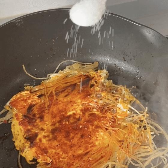 整个朋友圈都在刷《动森》，而我却爱上了在厨房刷锅