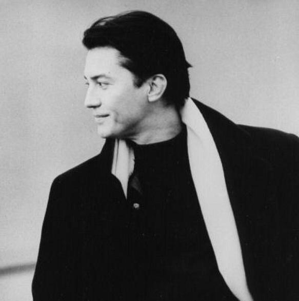 亚洲最美男子尊龙,亚洲第一美男子尊龙