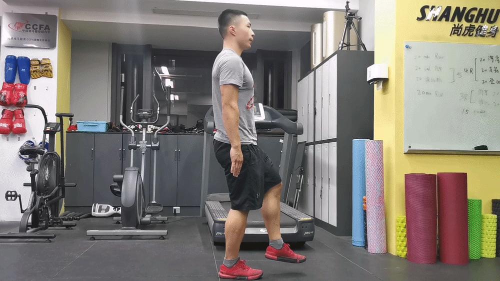 单腿深蹲入门教程,单腿深蹲的正确训练方法