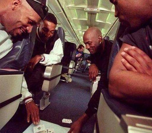 姚明和罗德曼,nba球星坐飞机吃饭