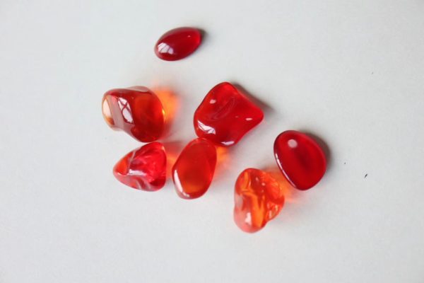 欧泊啥价格一克拉,欧泊什么颜色最值钱