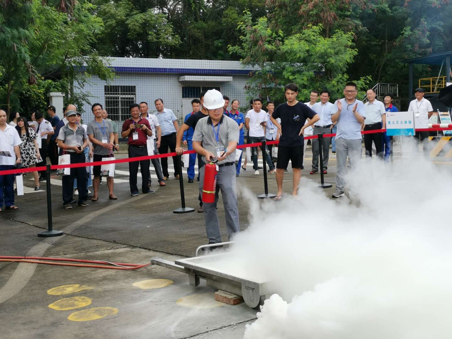 看见危险不要盲目施救,险情来了莫慌张掌握自救是关键
