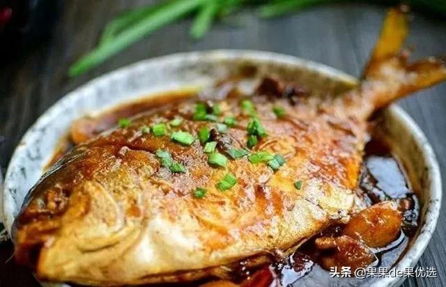 鲳鱼红烧还是清蒸好吃,清蒸鲳鱼的最简单做法图片