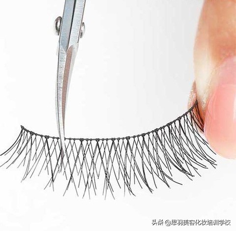 为什么你种的睫毛假性服帖,自己嫁接睫毛闭眼时扎眼怎么回事