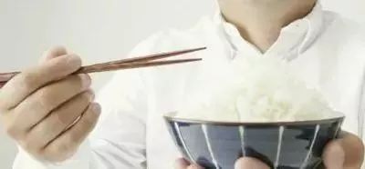 灵芝孢子粉空腹吃还是饭后吃最佳,灵芝孢子油是空腹吃还是饭后吃