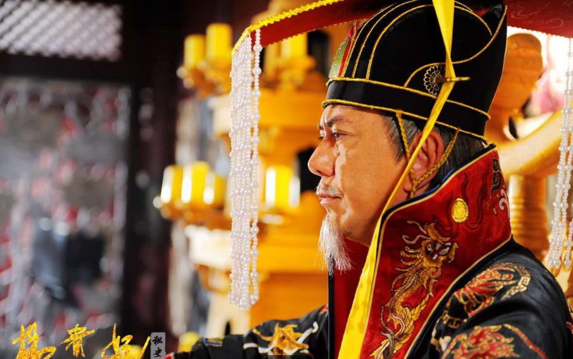 杨贵妃是被谁给杀死了的,杨贵妃被宠幸十一年没有子嗣