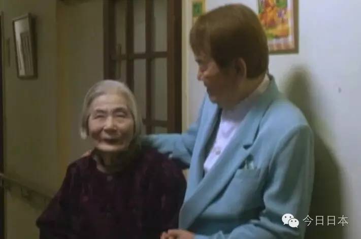 日本一*女妓**站街拉客到74岁，只为等一人