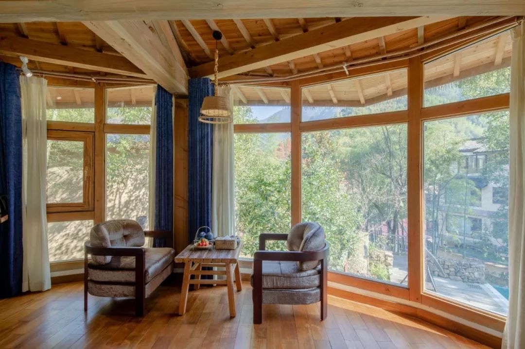 最美的民宿隐藏在森林云海,观光玻璃栈道民宿