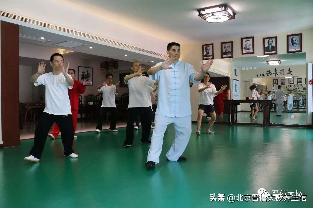 正确的松腰骨姿势,松腰小窍门