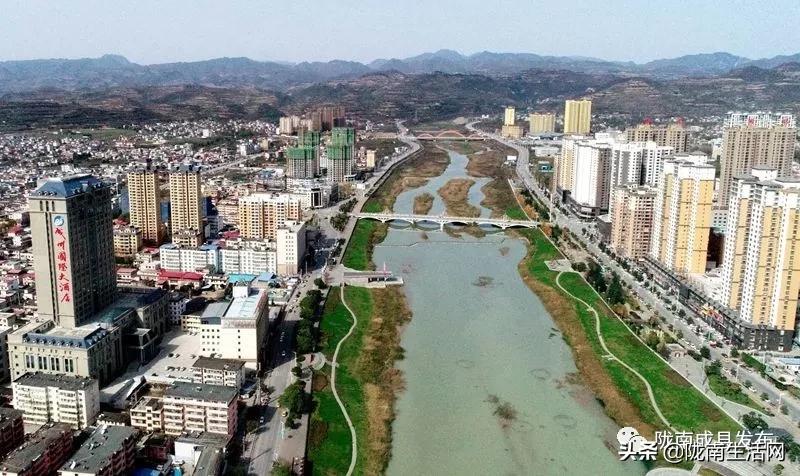 我叫成县,这是我2019年的自拍照