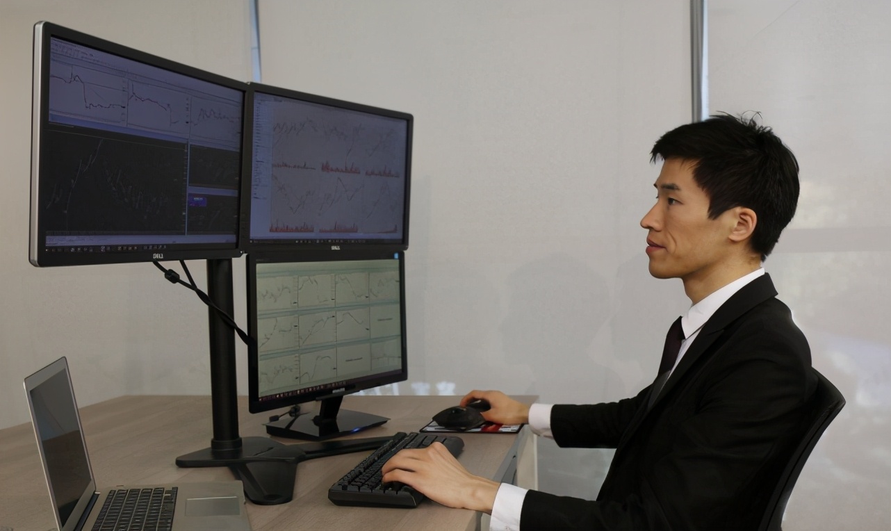 硕士生抱怨工资低,985硕士吐槽求职被开3400元月薪