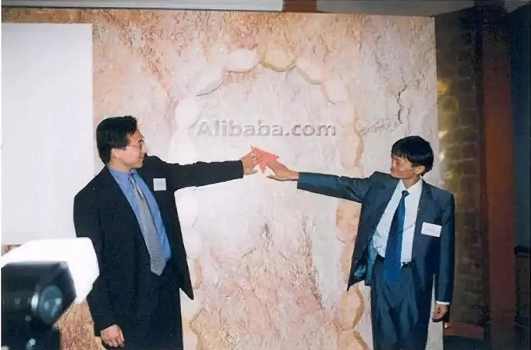 岳云鹏和郭德纲岁数差不多,哪一年岳云鹏14岁郭德纲26岁